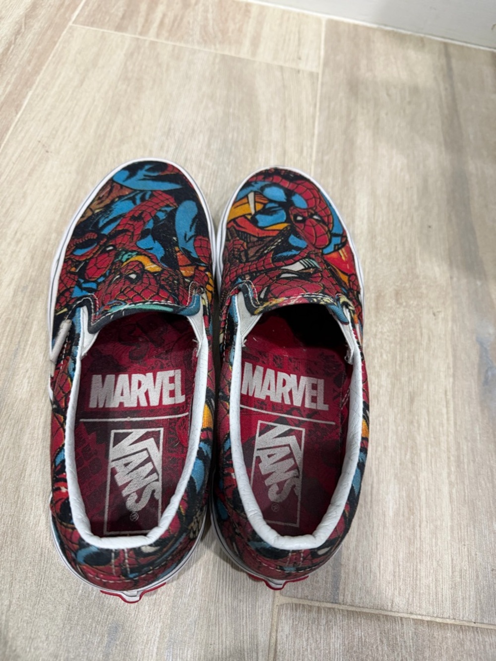 Vans Slip-On Sneakers with Spider-Man Comic Art - limited edition - Picture 5 of 6